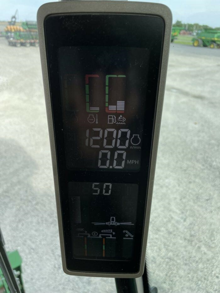 2015 John Deere S670 Combine