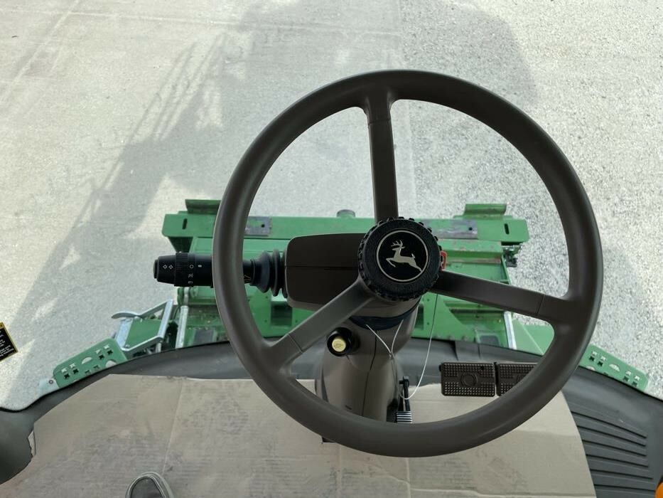 2015 John Deere S670 Combine