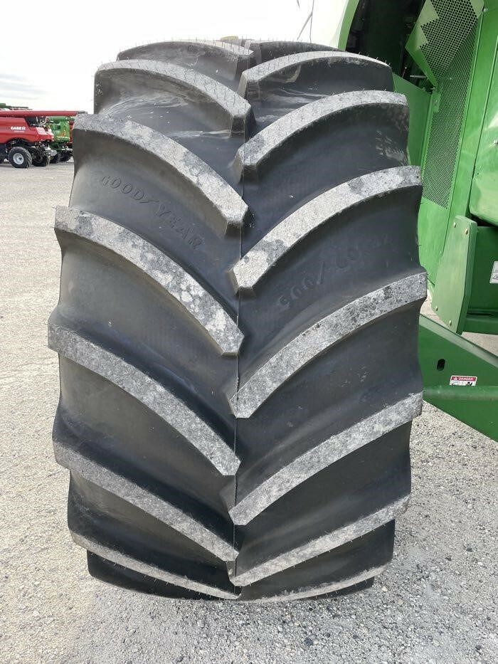 2015 John Deere S670 Combine