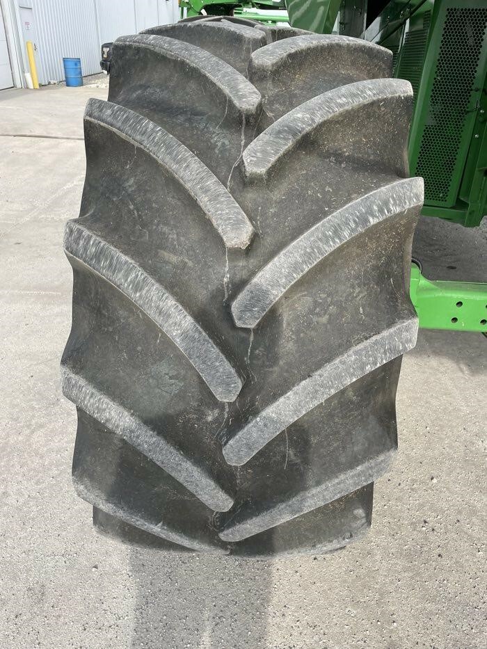 2015 John Deere S670 Combine