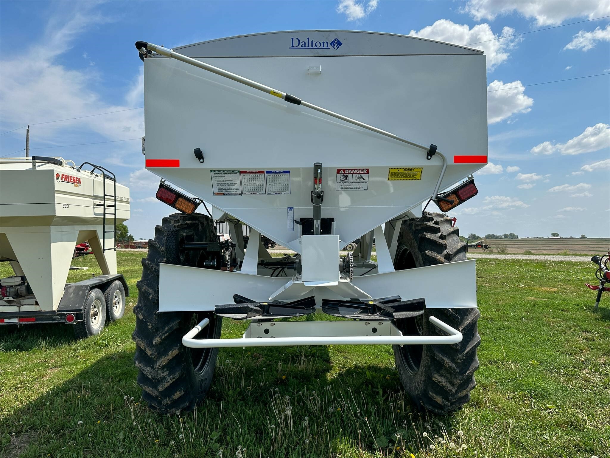 2026 Dalton Ag Products MOBILITY 800WS Pull-Type Fertilizer Spreader
