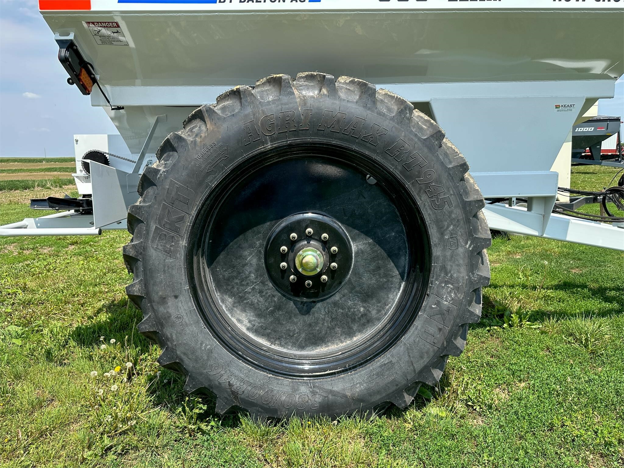 2026 Dalton Ag Products MOBILITY 800WS Pull-Type Fertilizer Spreader