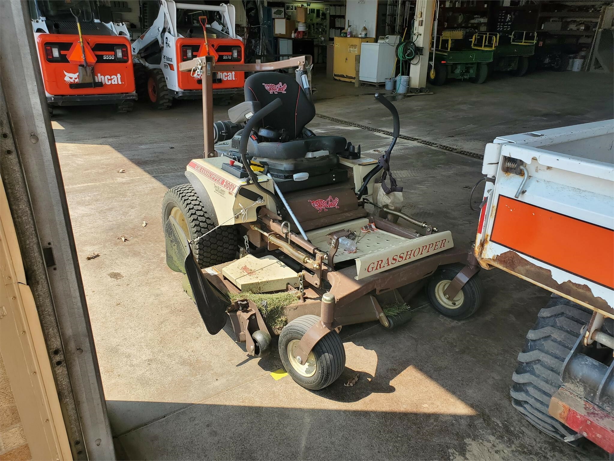 2023 328G4 EFI Lawn Mower 10,400 Machinery Pete