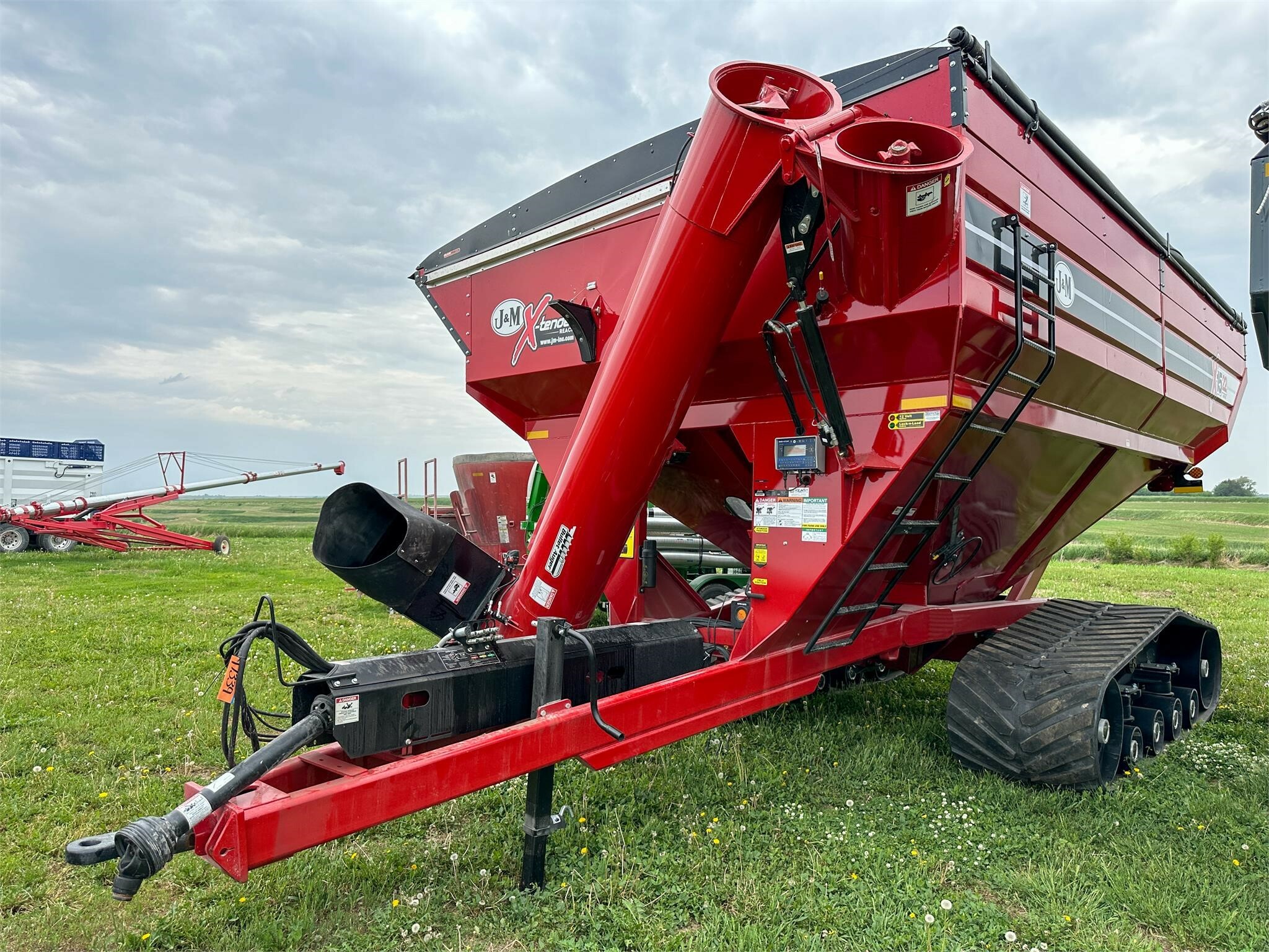 2026 J&M 1522-20T Grain Cart