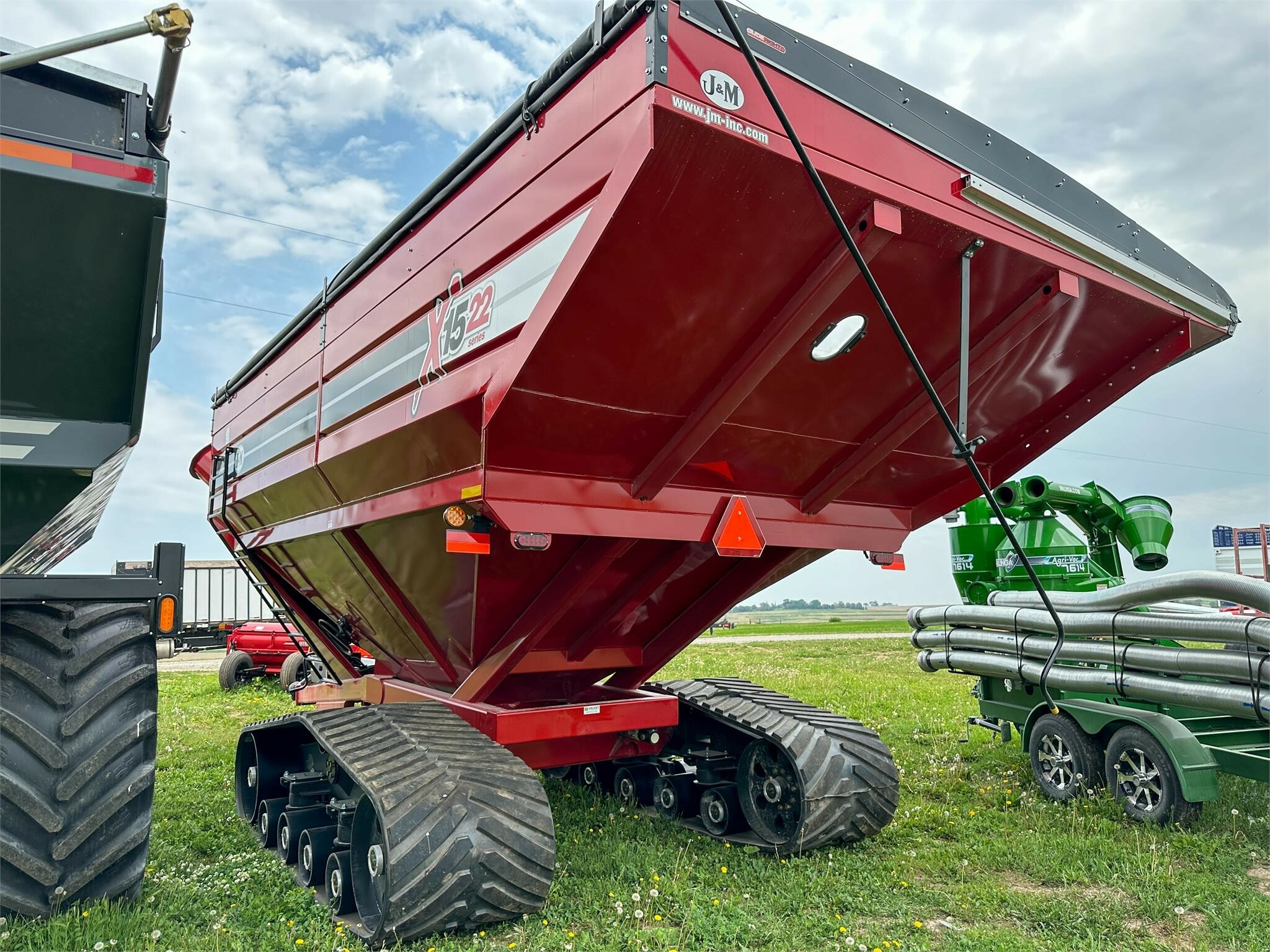 2026 J&M 1522-20T Grain Cart