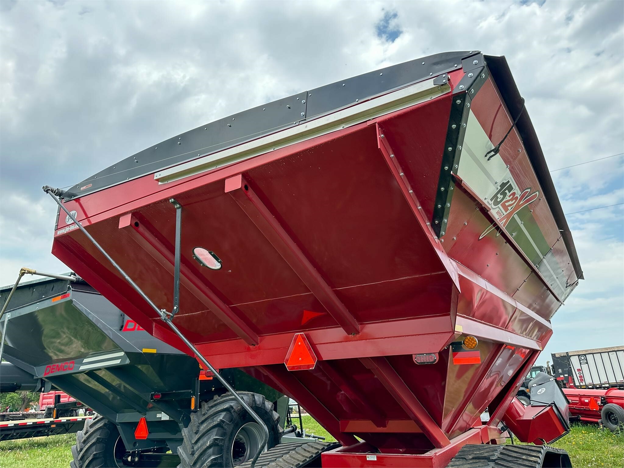 2026 J&M 1522-20T Grain Cart