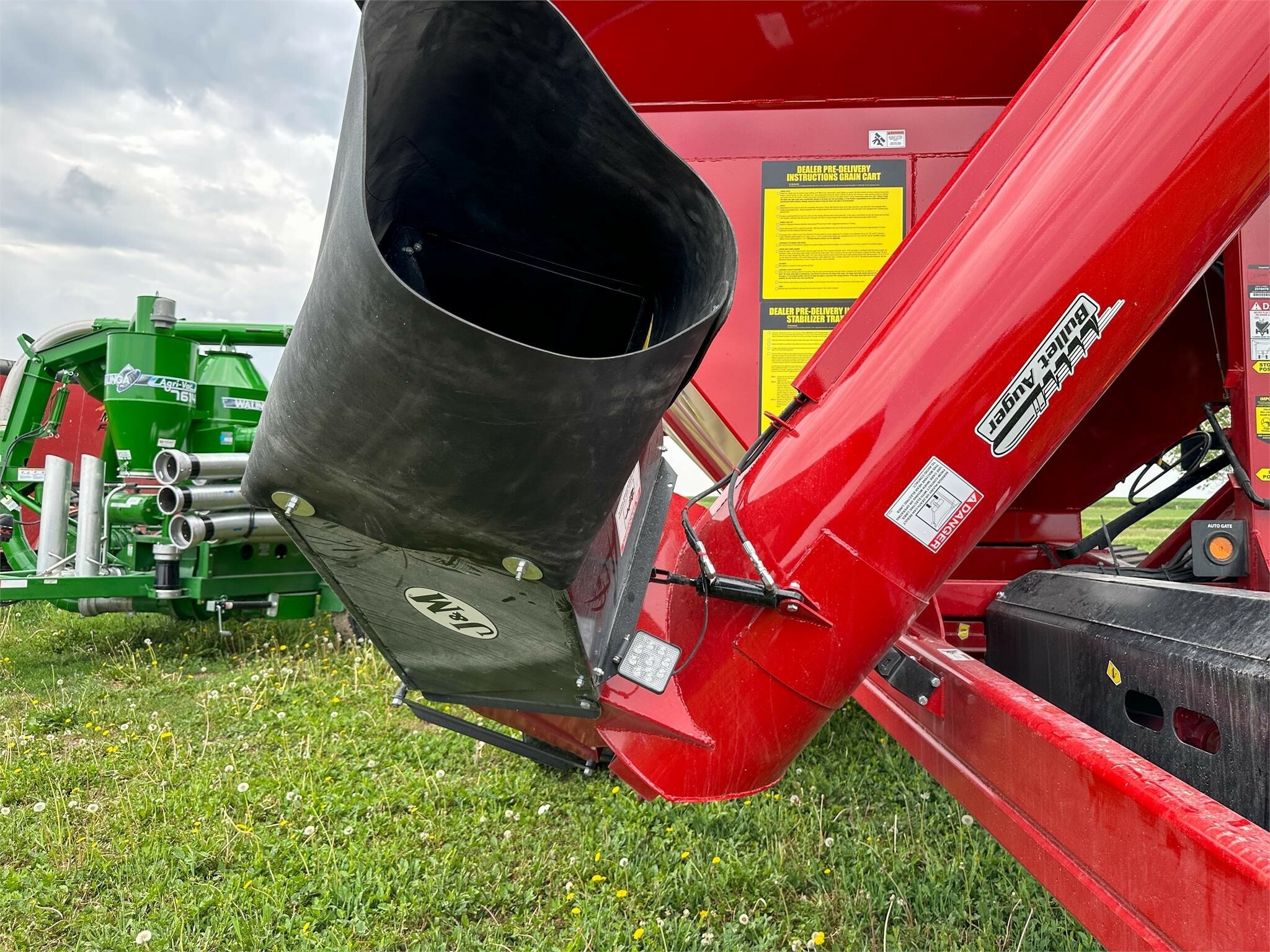 2026 J&M 1522-20T Grain Cart