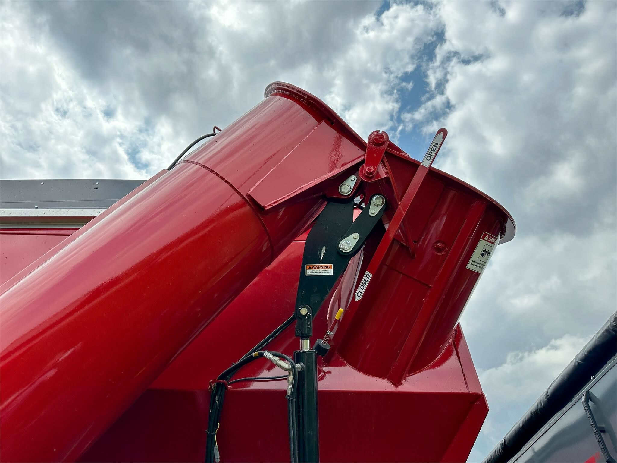 2026 J&M 1522-20T Grain Cart