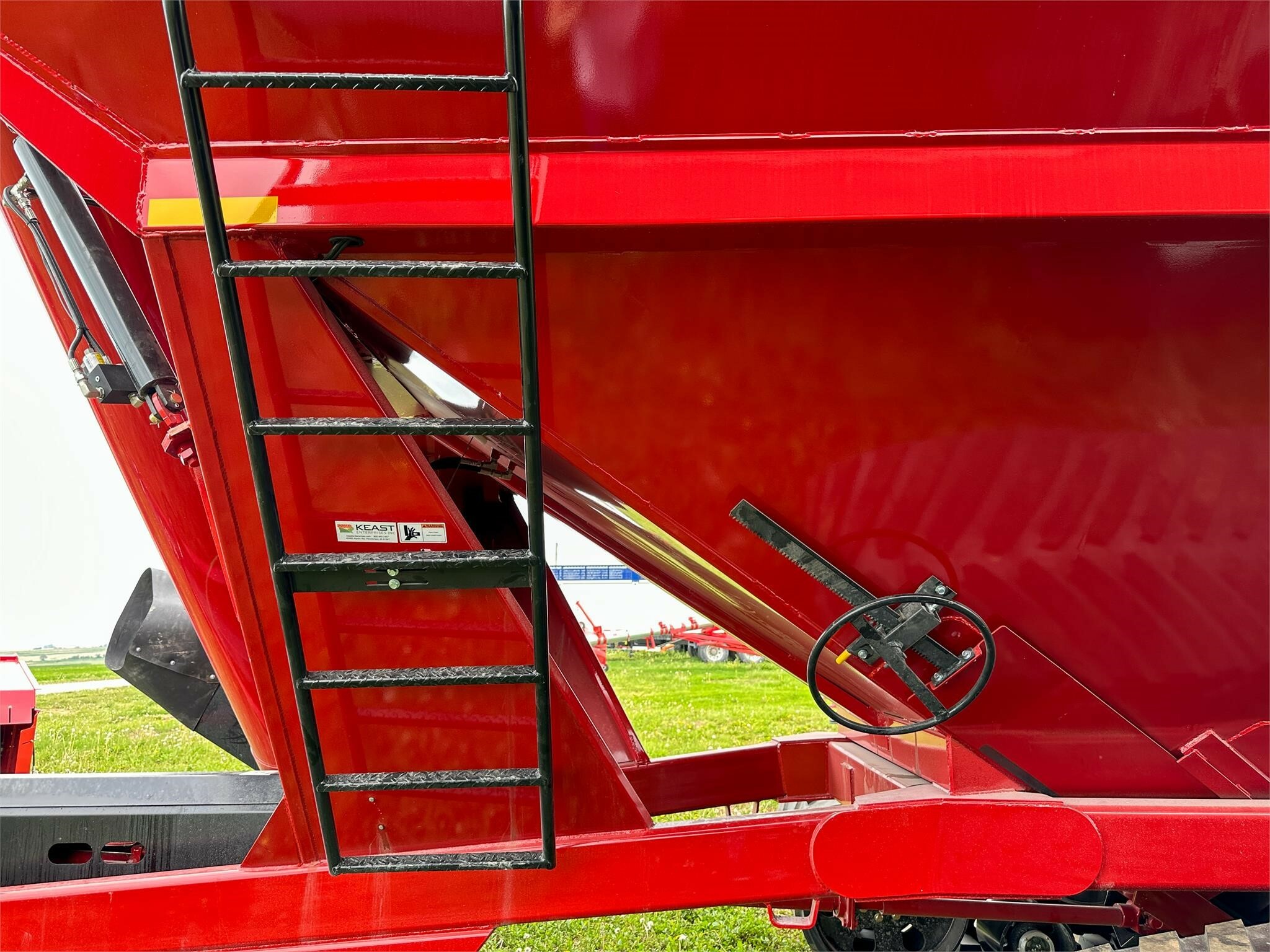2026 J&M 1522-20T Grain Cart
