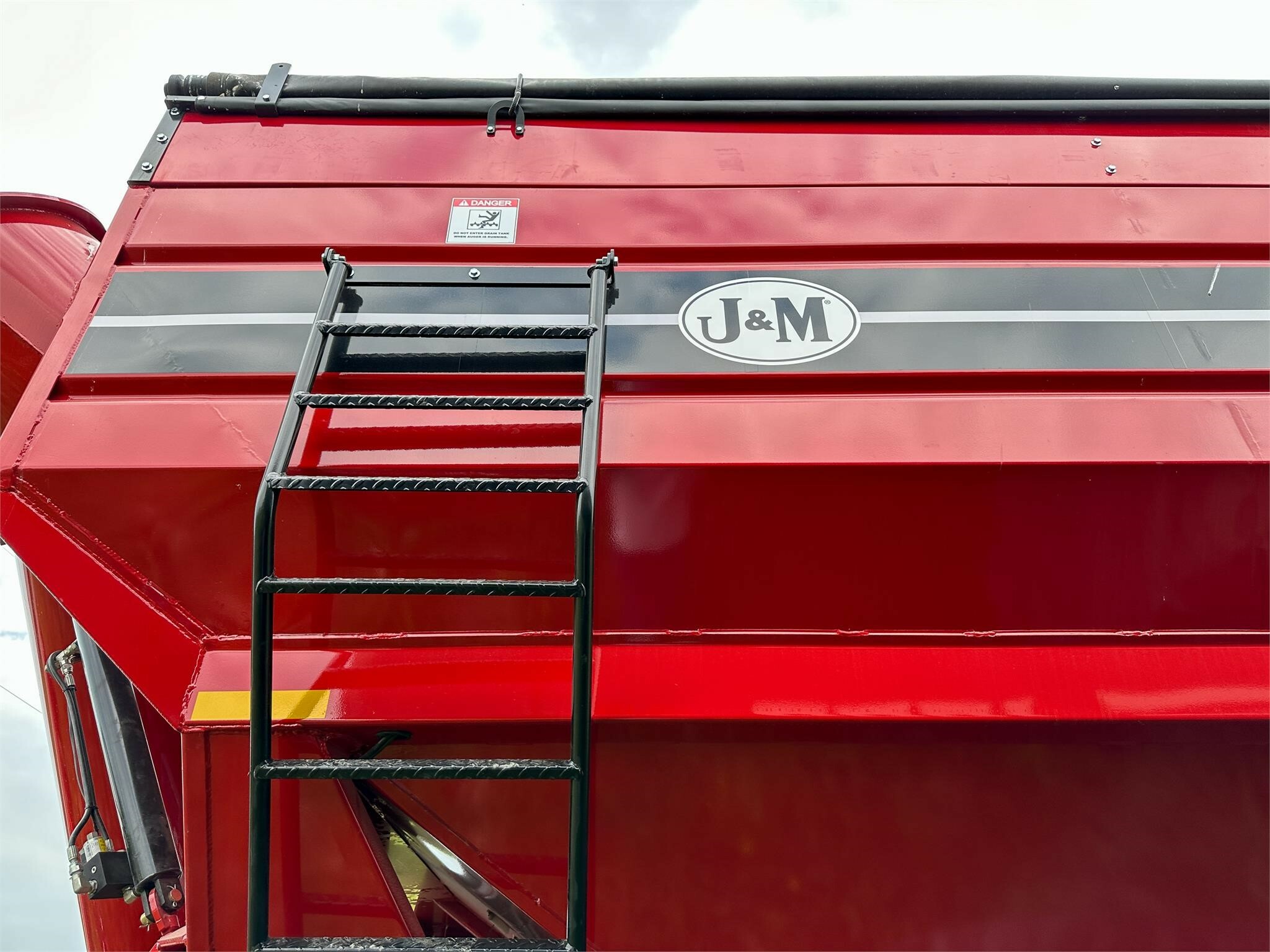 2026 J&M 1522-20T Grain Cart