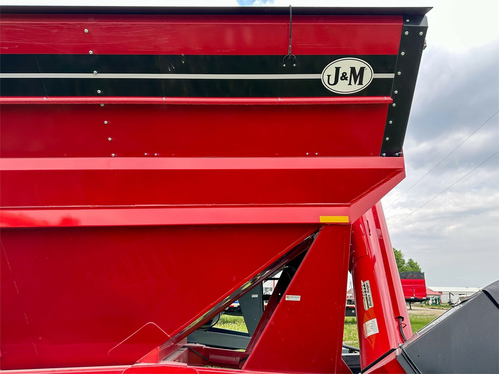 2026 J&M 1522-20T Grain Cart