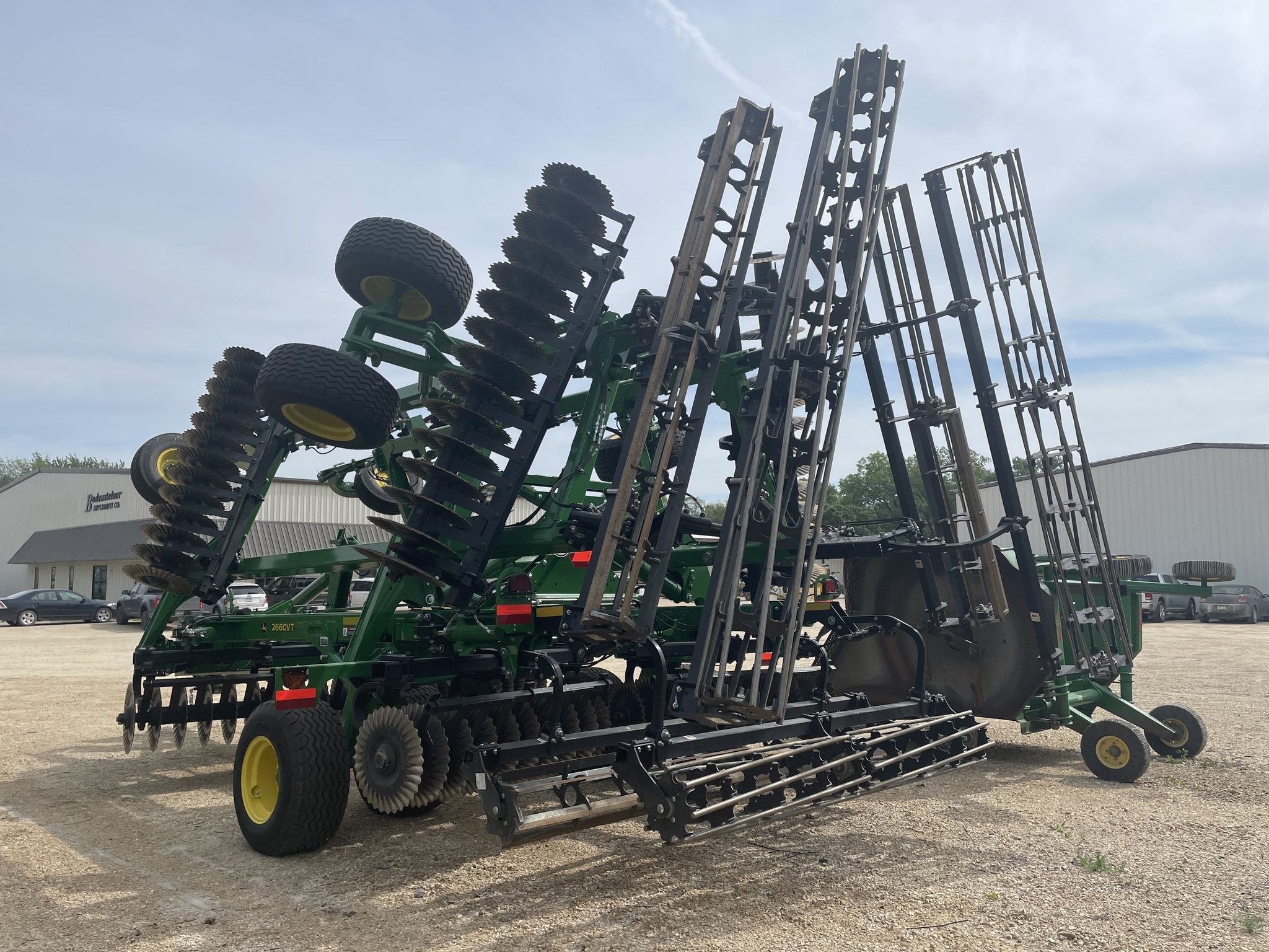  John Deere 2660VT Vertical Tillage