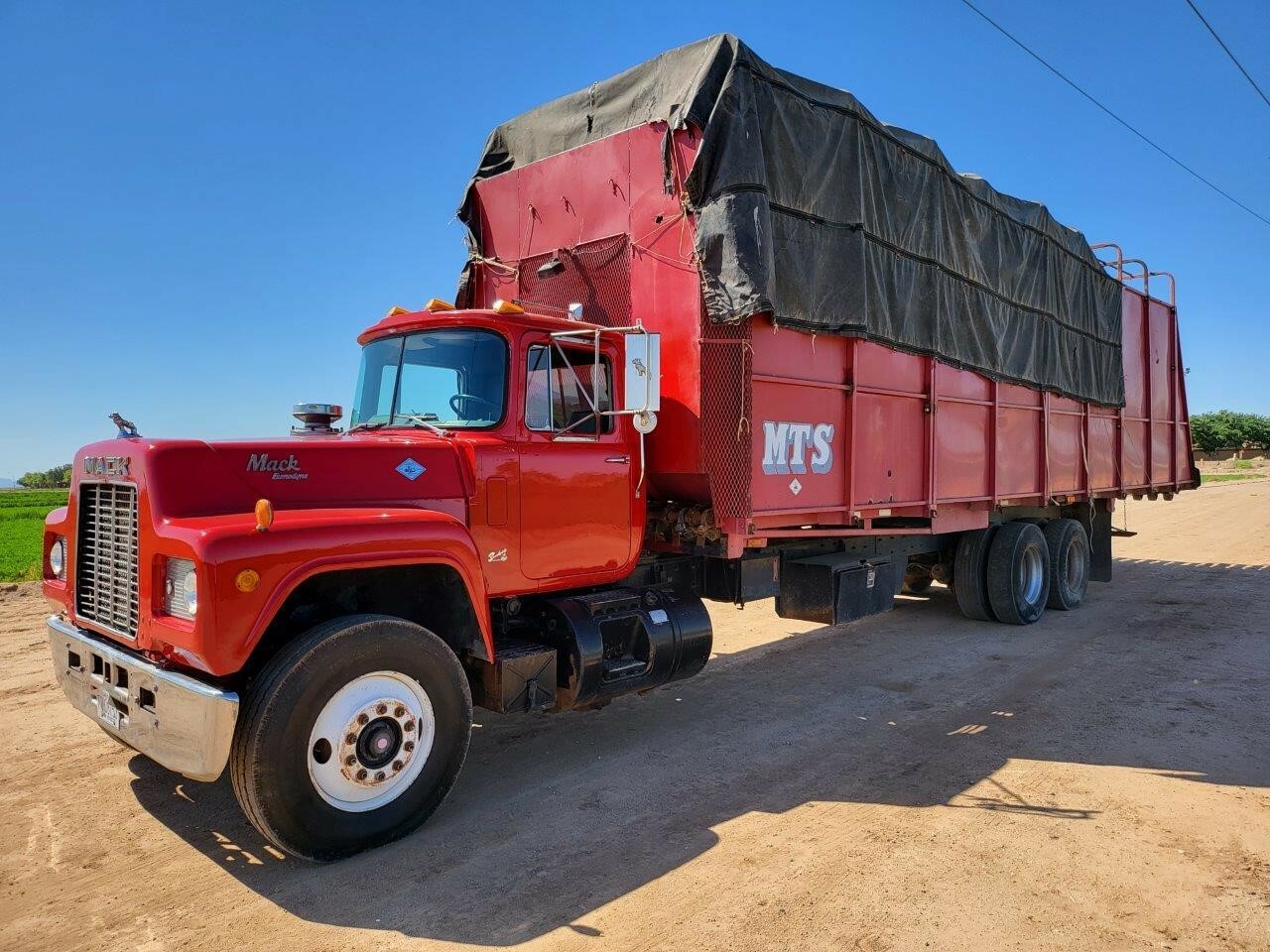 1989 Mack RD690S Semi Trucks/Trailer