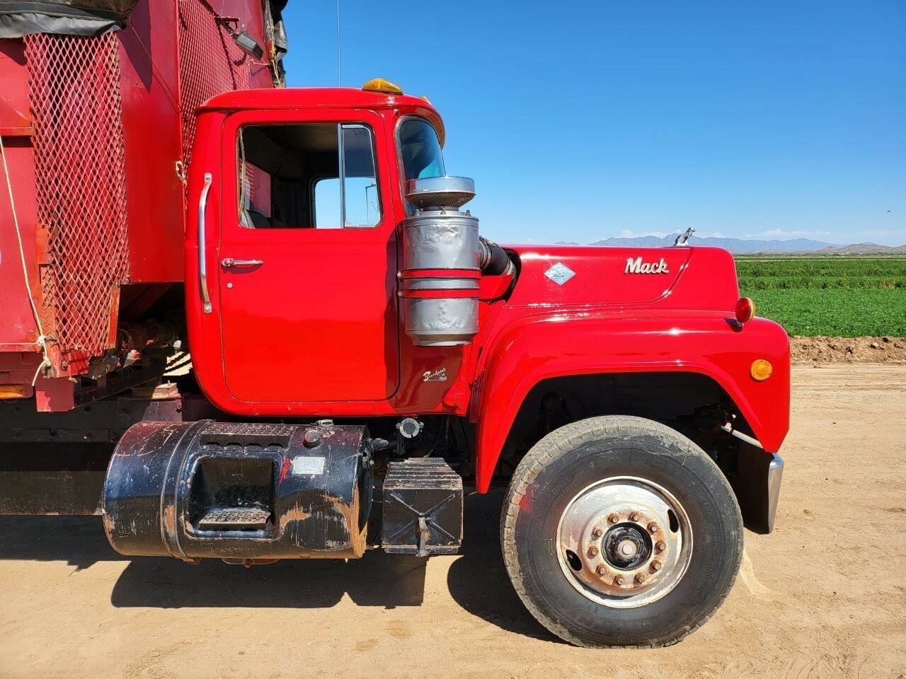 1989 Mack RD690S Semi Trucks/Trailer