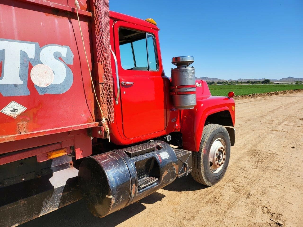 1989 Mack RD690S Semi Trucks/Trailer