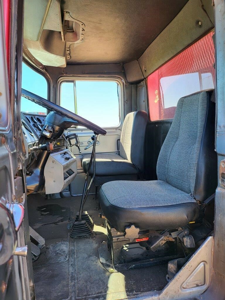 1989 Mack RD690S Semi Trucks/Trailer