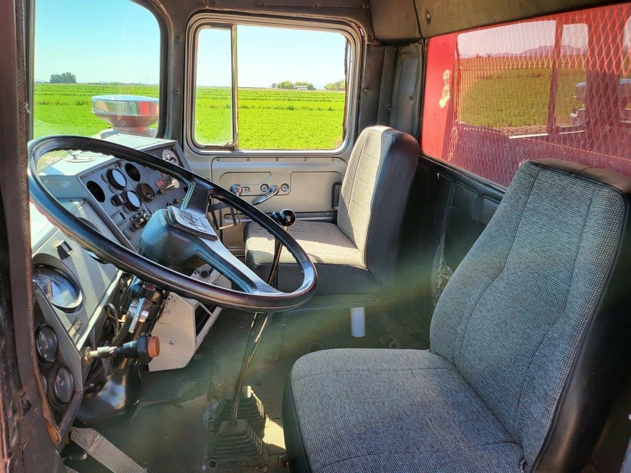 1989 Mack RD690S Semi Trucks/Trailer