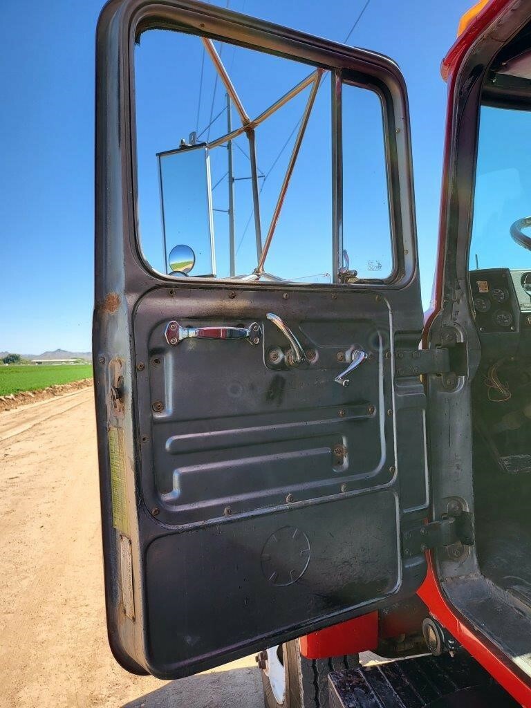 1989 Mack RD690S Semi Trucks/Trailer