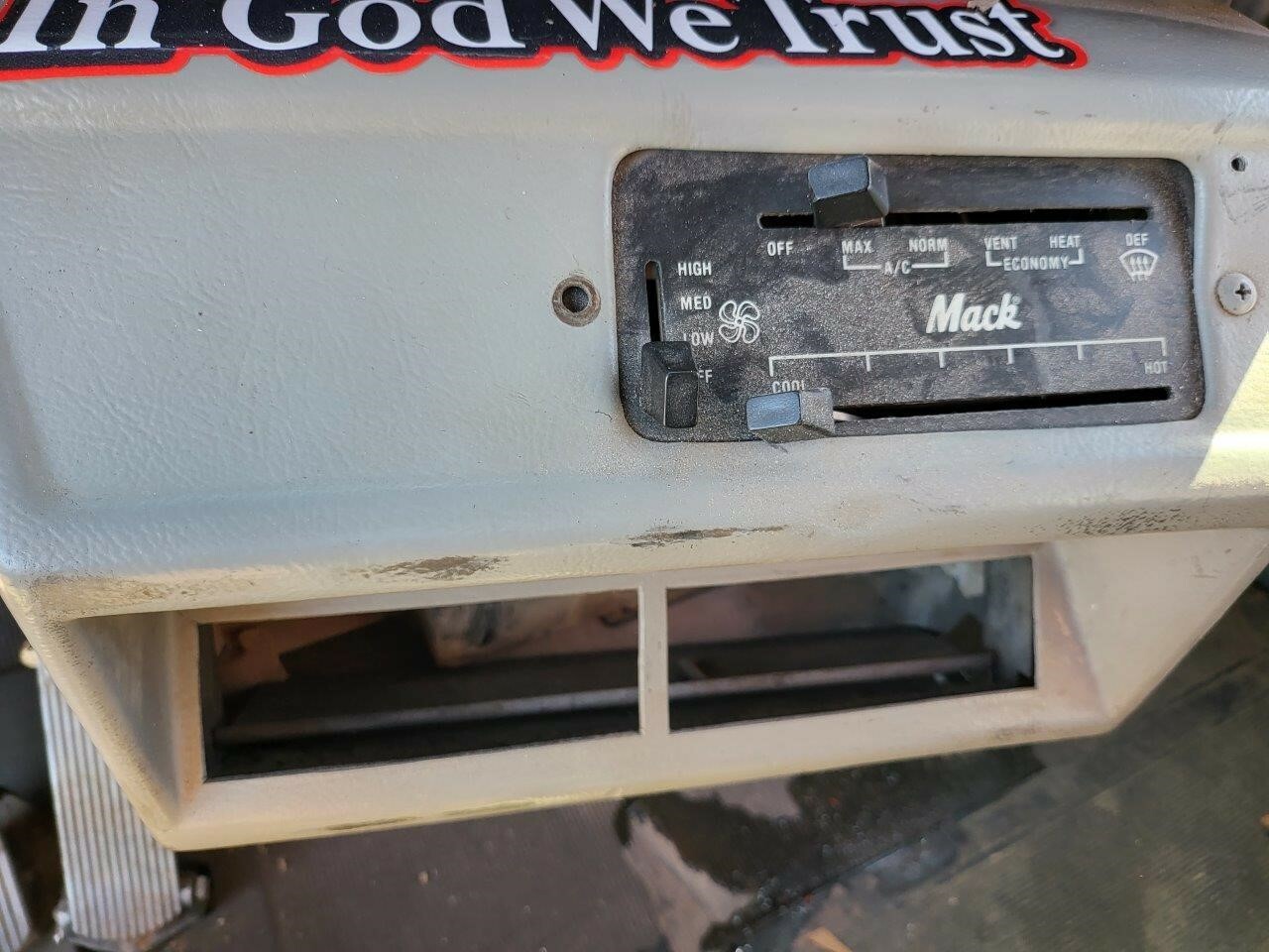 1989 Mack RD690S Semi Trucks/Trailer