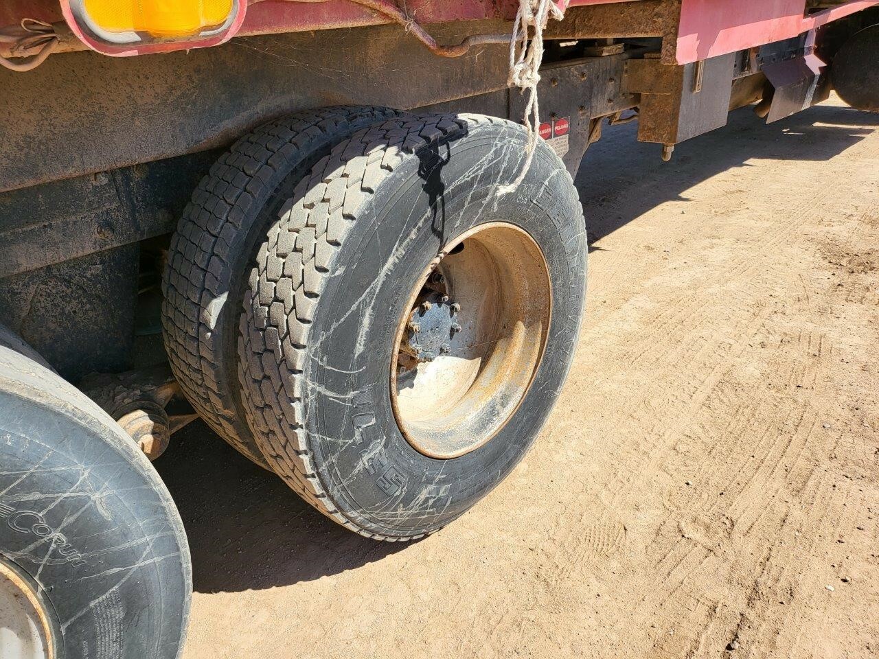 1989 Mack RD690S Semi Trucks/Trailer