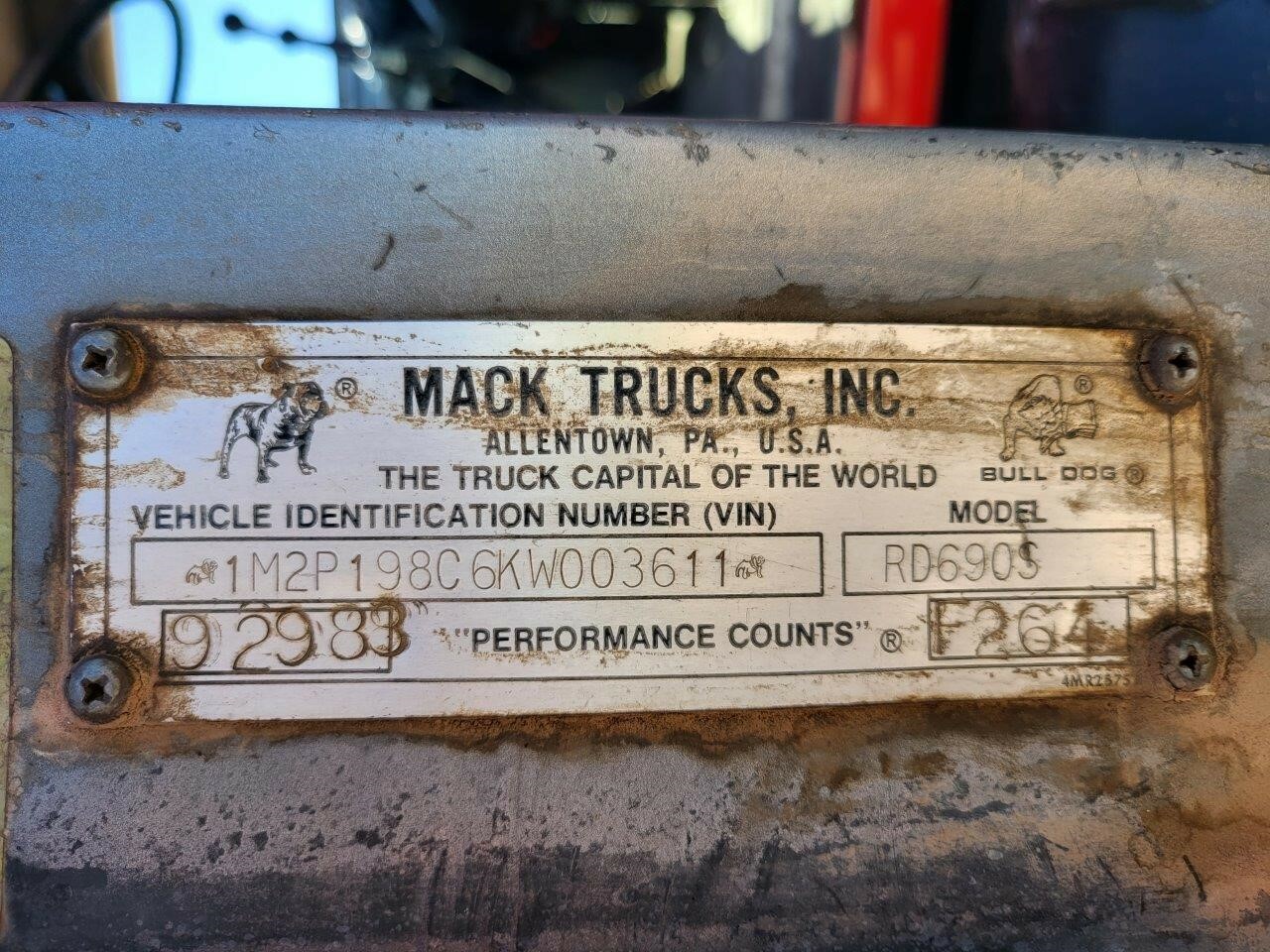 1989 Mack RD690S Semi Trucks/Trailer