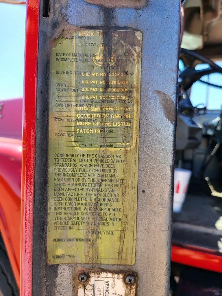 1989 Mack RD690S Semi Trucks/Trailer