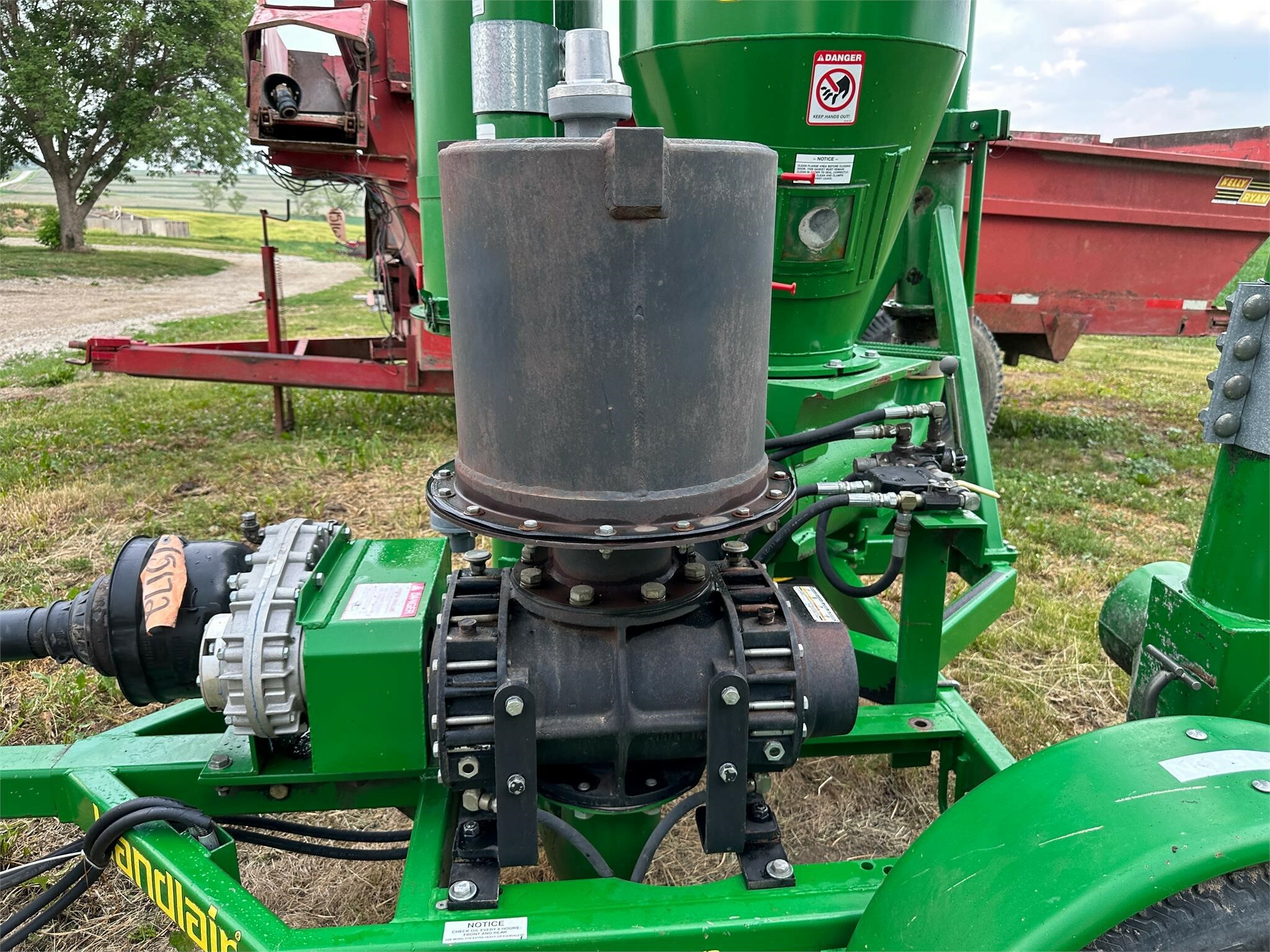 2012 Handlair 560 Grain Vac
