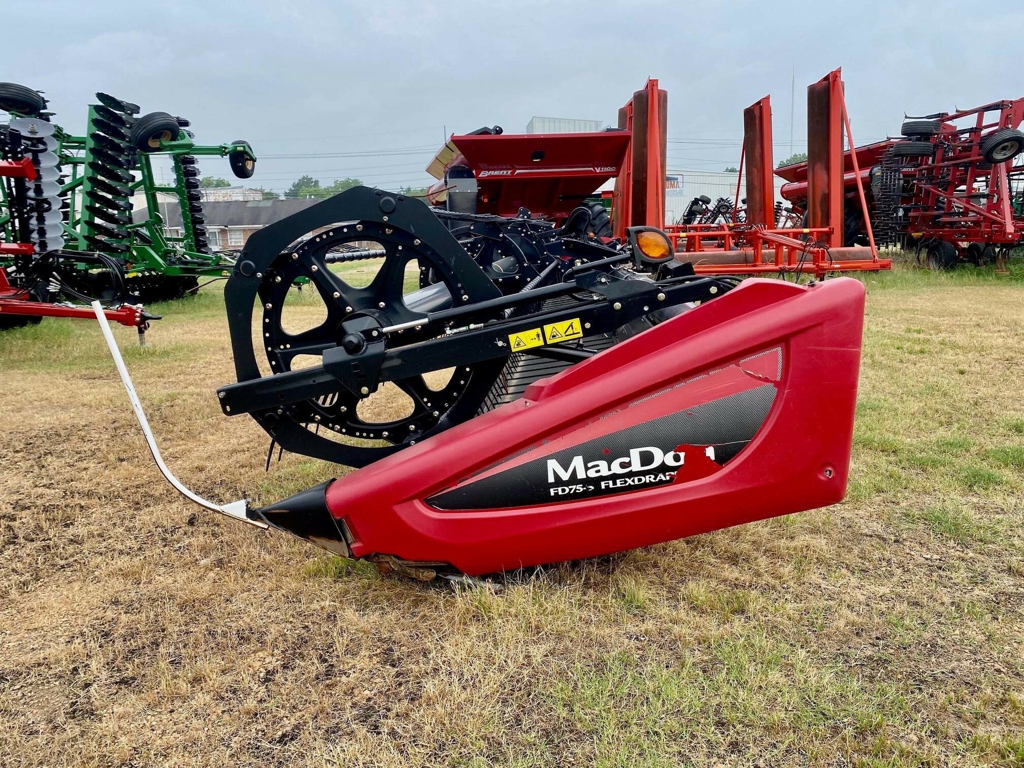 2017 MacDon FD75 Platform