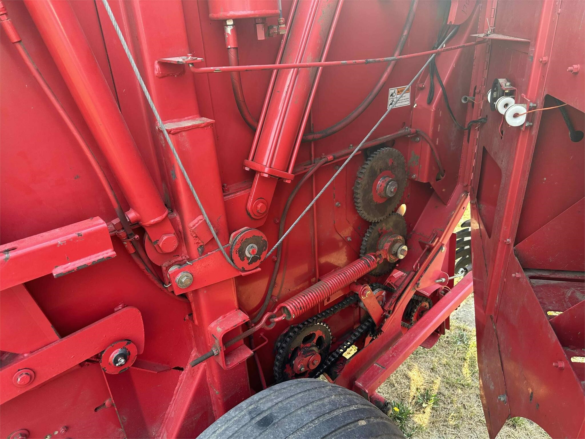 Gehl 2580 Round Baler 8,000 Machinery Pete