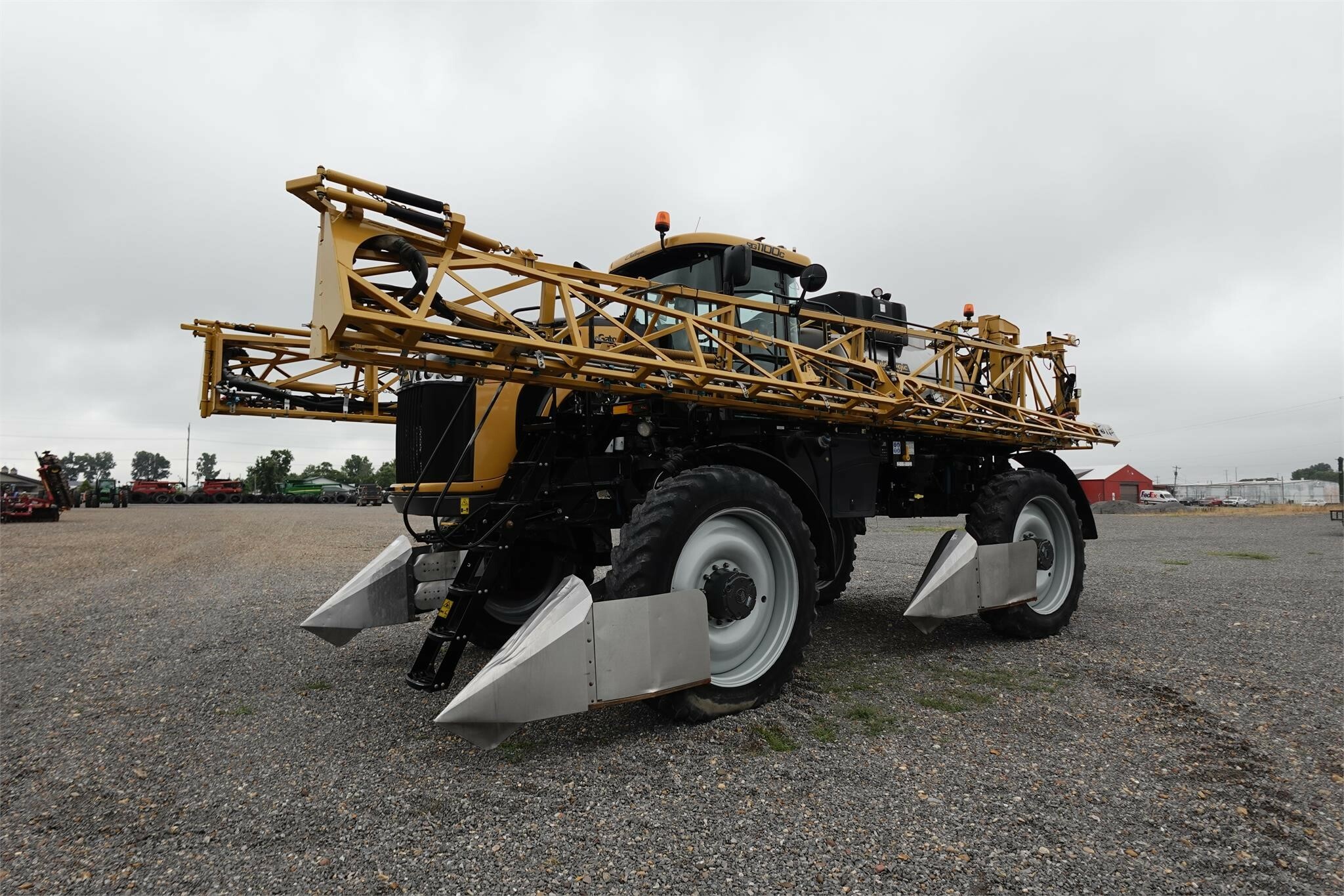 2019 ROGATOR RG1100C Self-Propelled Sprayer