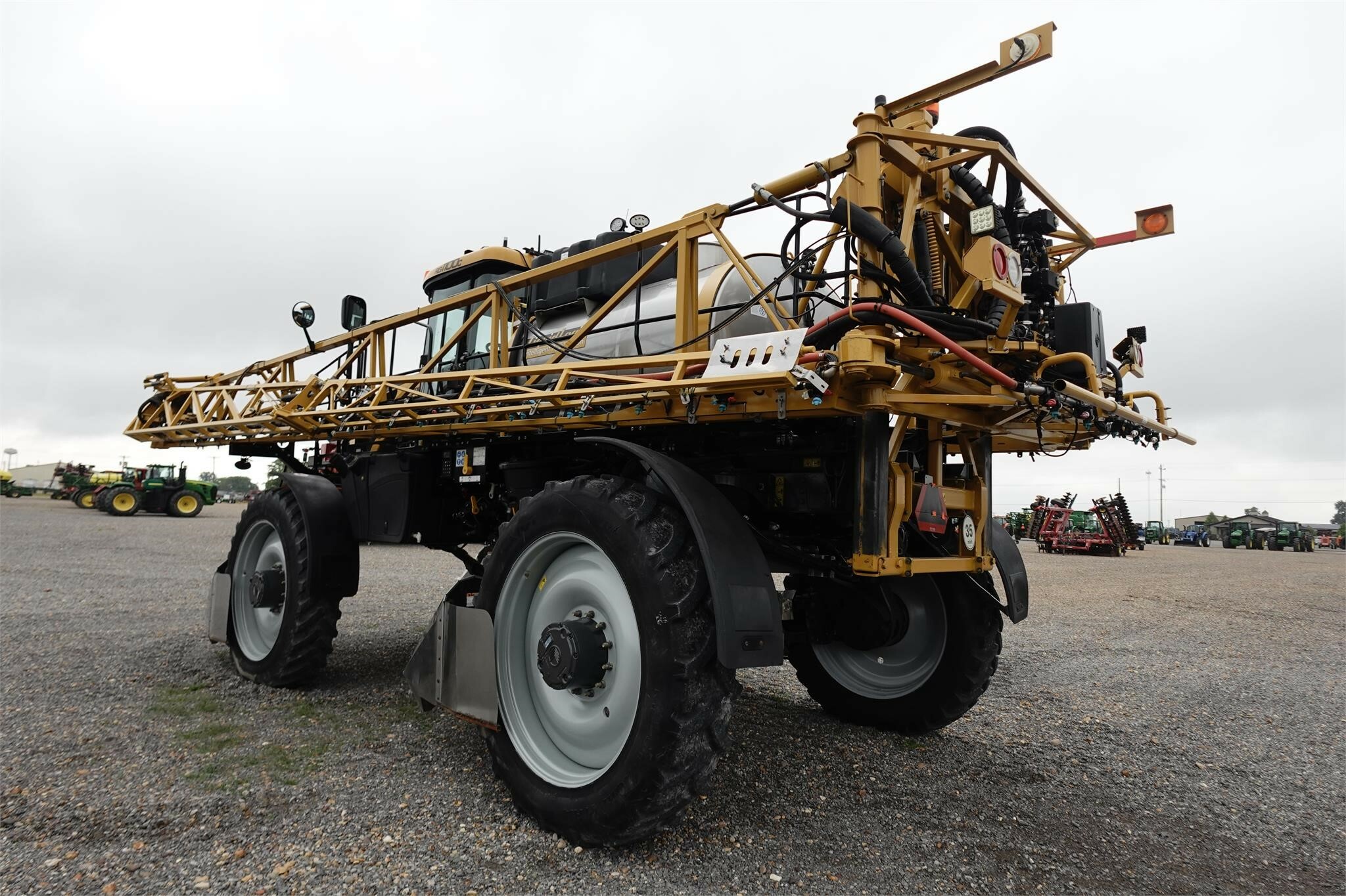 2019 ROGATOR RG1100C Self-Propelled Sprayer