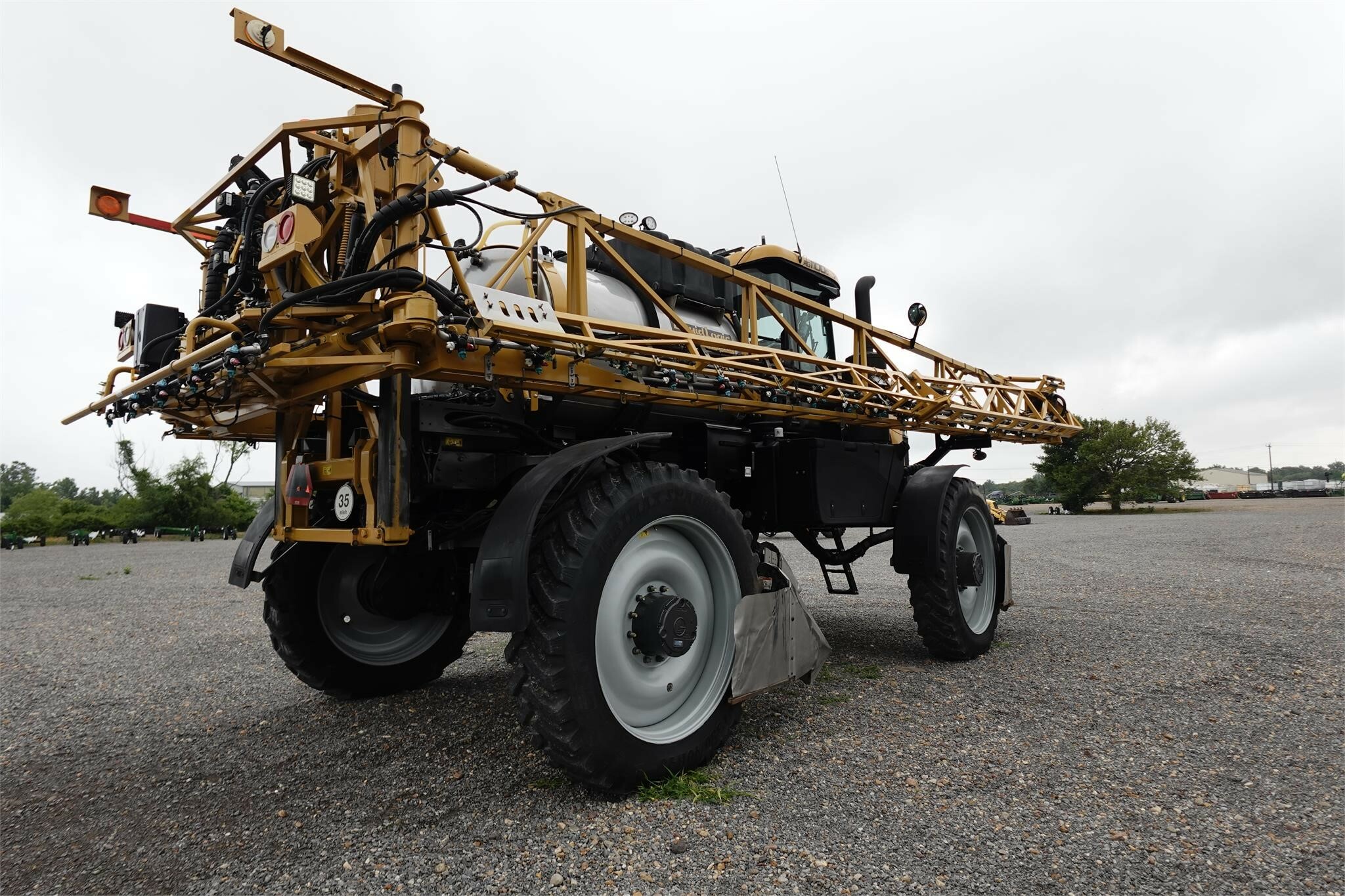 2019 ROGATOR RG1100C Self-Propelled Sprayer