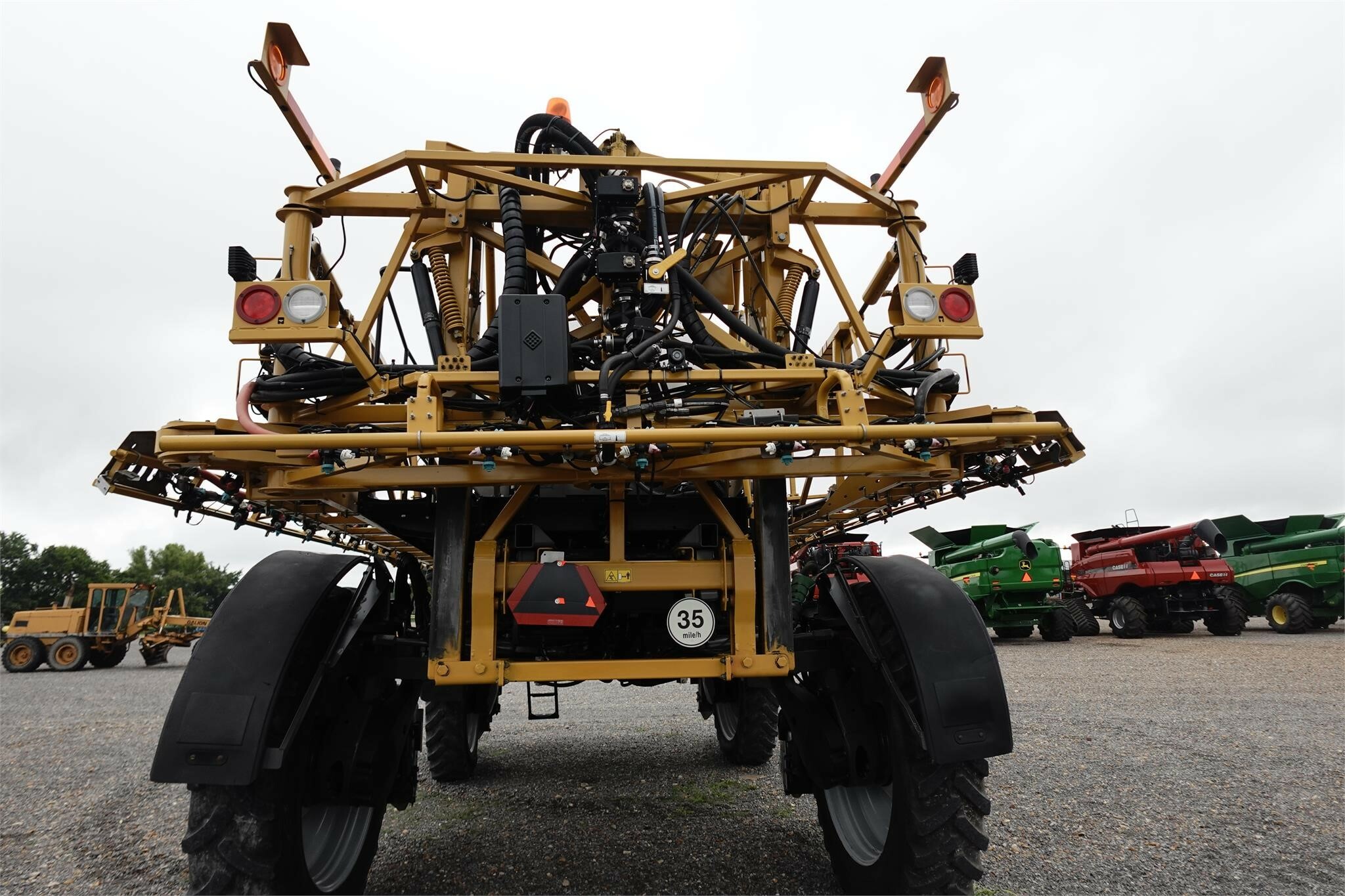 2019 ROGATOR RG1100C Self-Propelled Sprayer