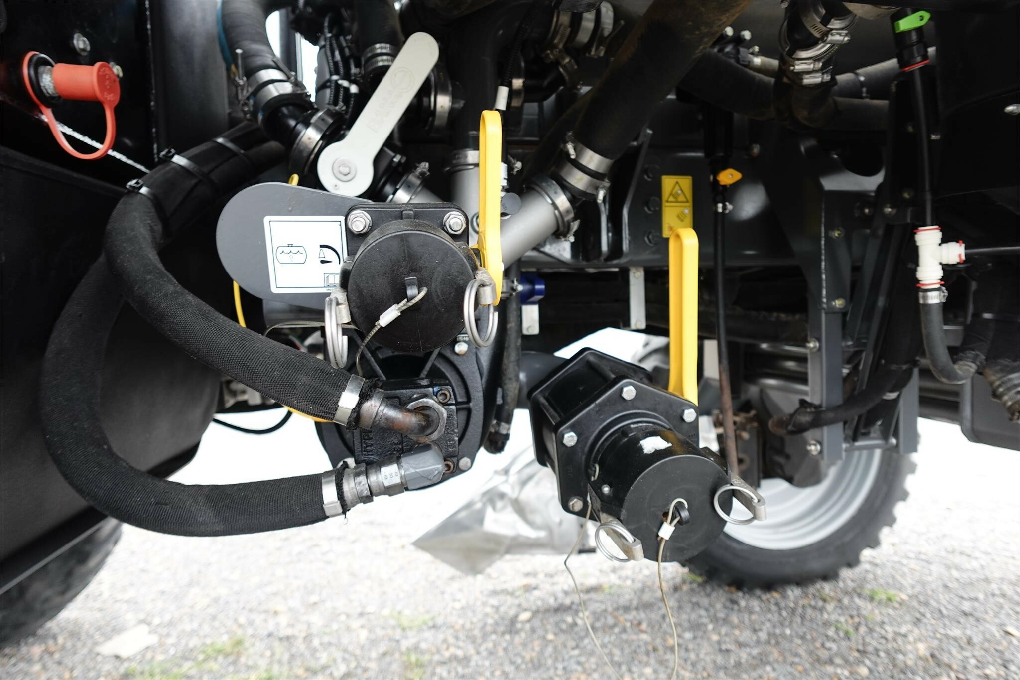 2019 ROGATOR RG1100C Self-Propelled Sprayer