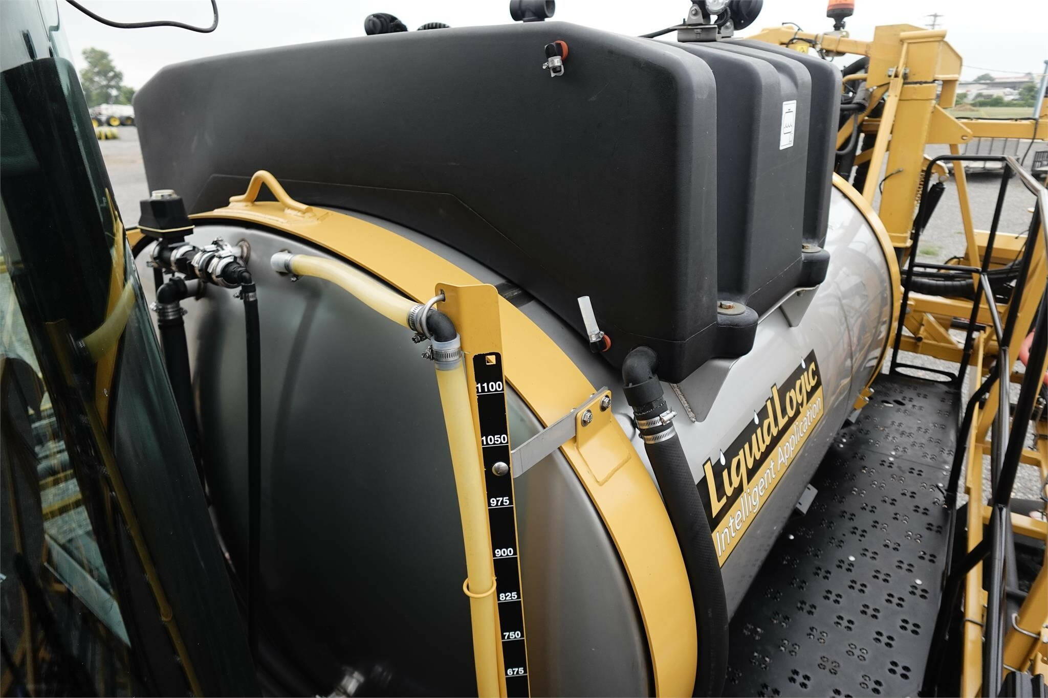2019 ROGATOR RG1100C Self-Propelled Sprayer