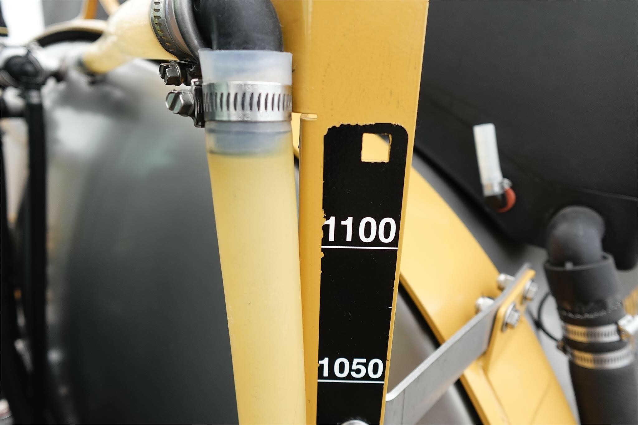 2019 ROGATOR RG1100C Self-Propelled Sprayer