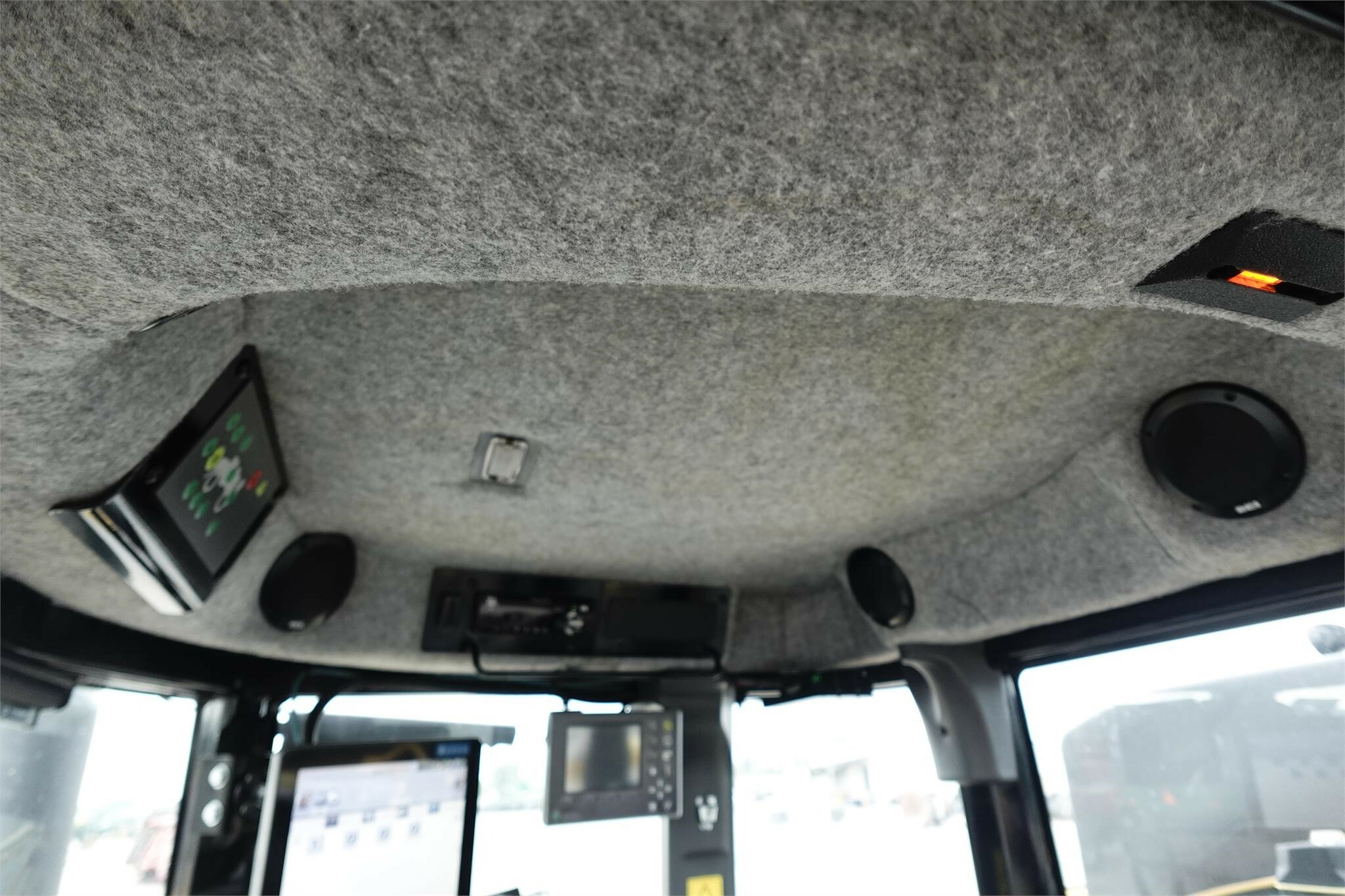 2019 ROGATOR RG1100C Self-Propelled Sprayer