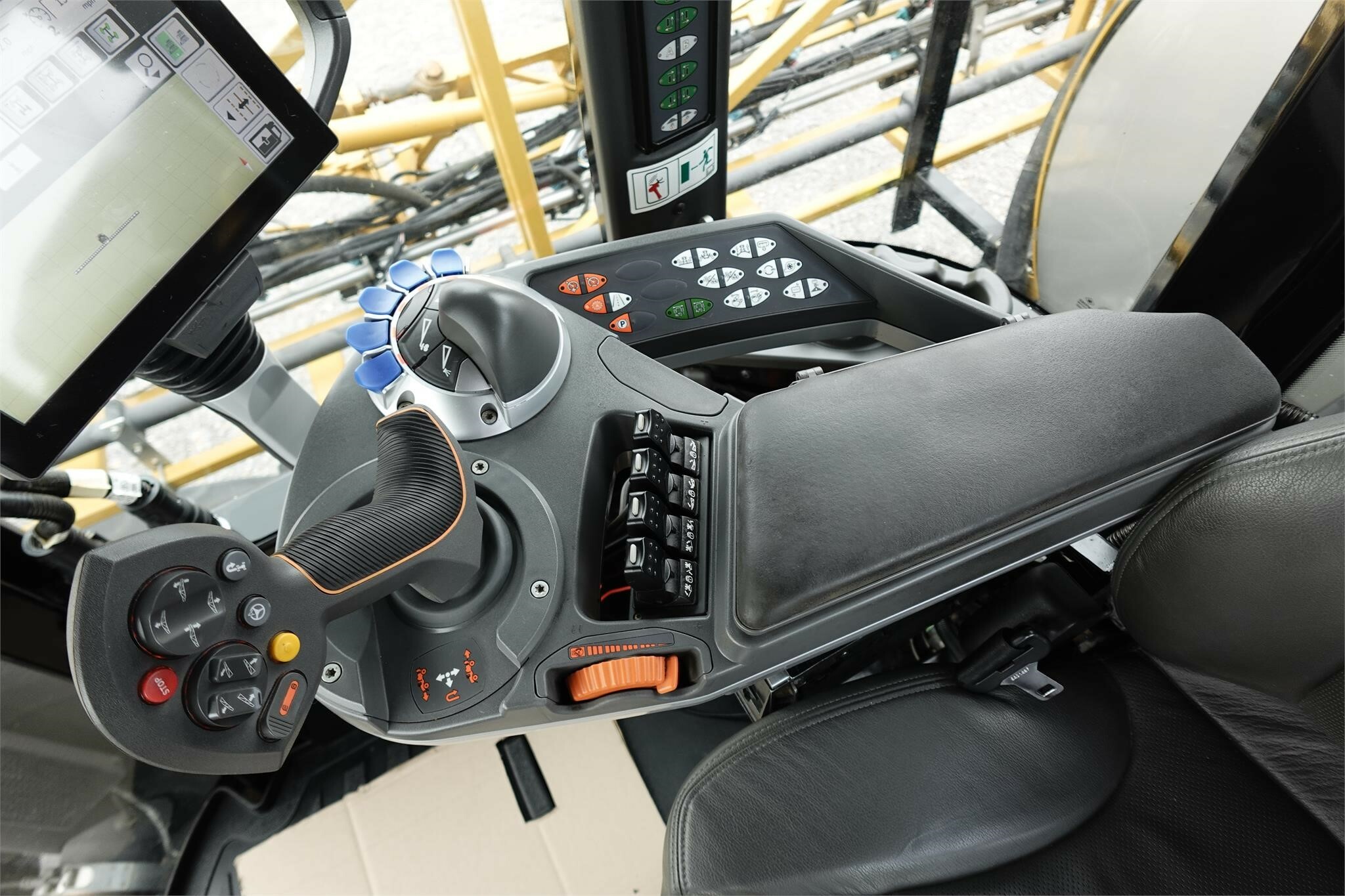 2019 ROGATOR RG1100C Self-Propelled Sprayer