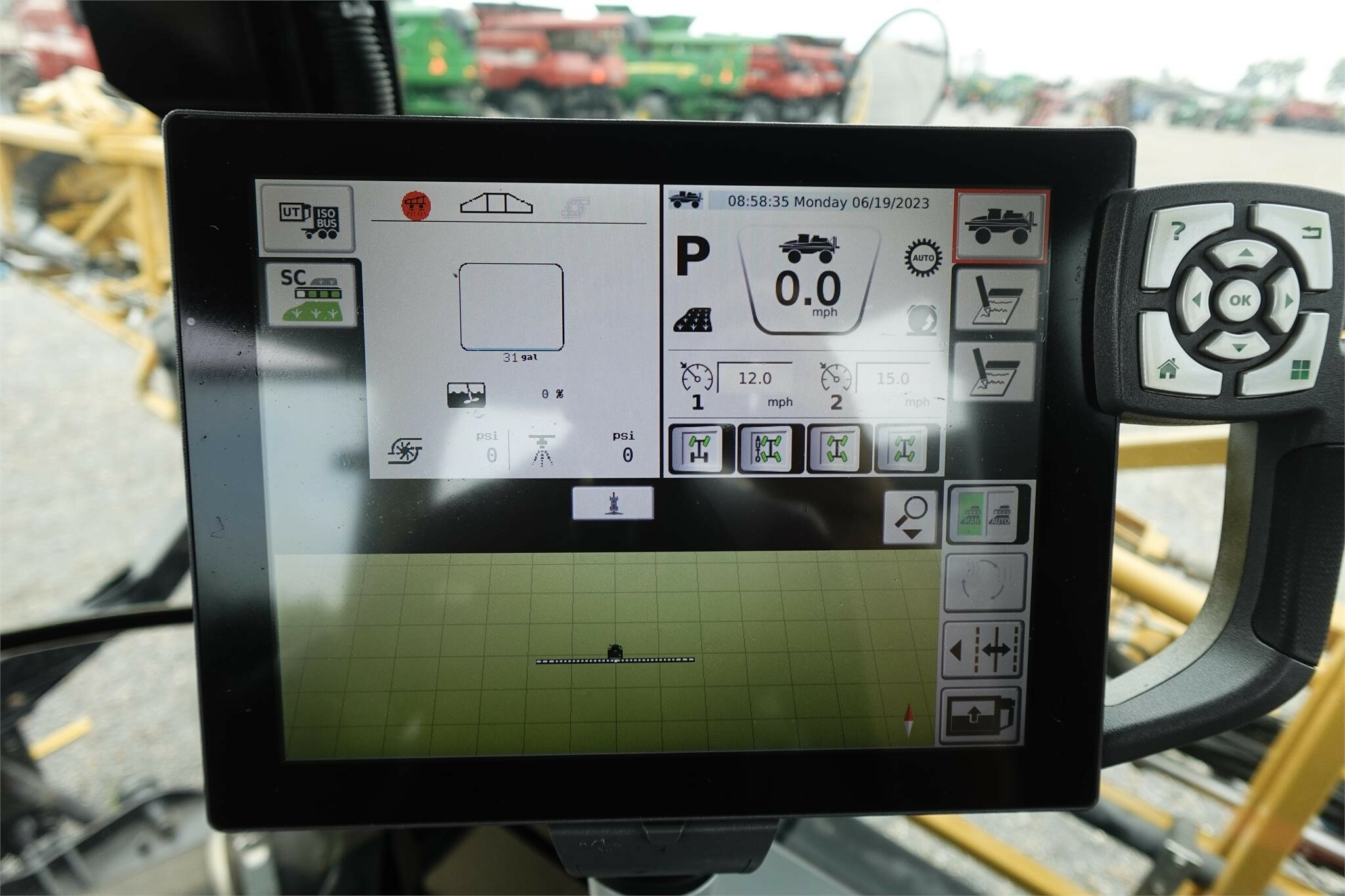 2019 ROGATOR RG1100C Self-Propelled Sprayer
