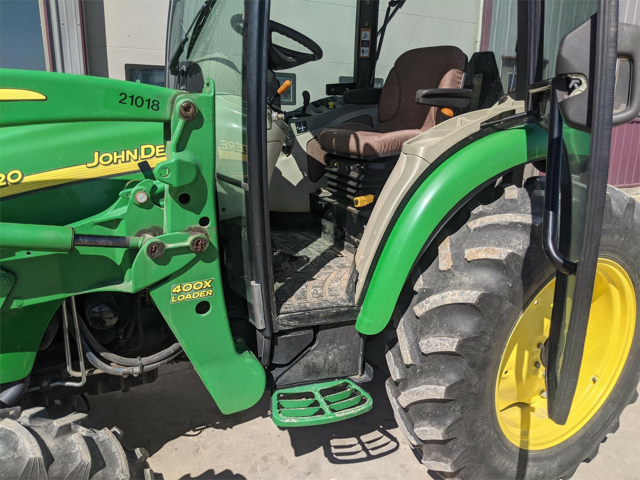 2011 John Deere 4320 Tractor