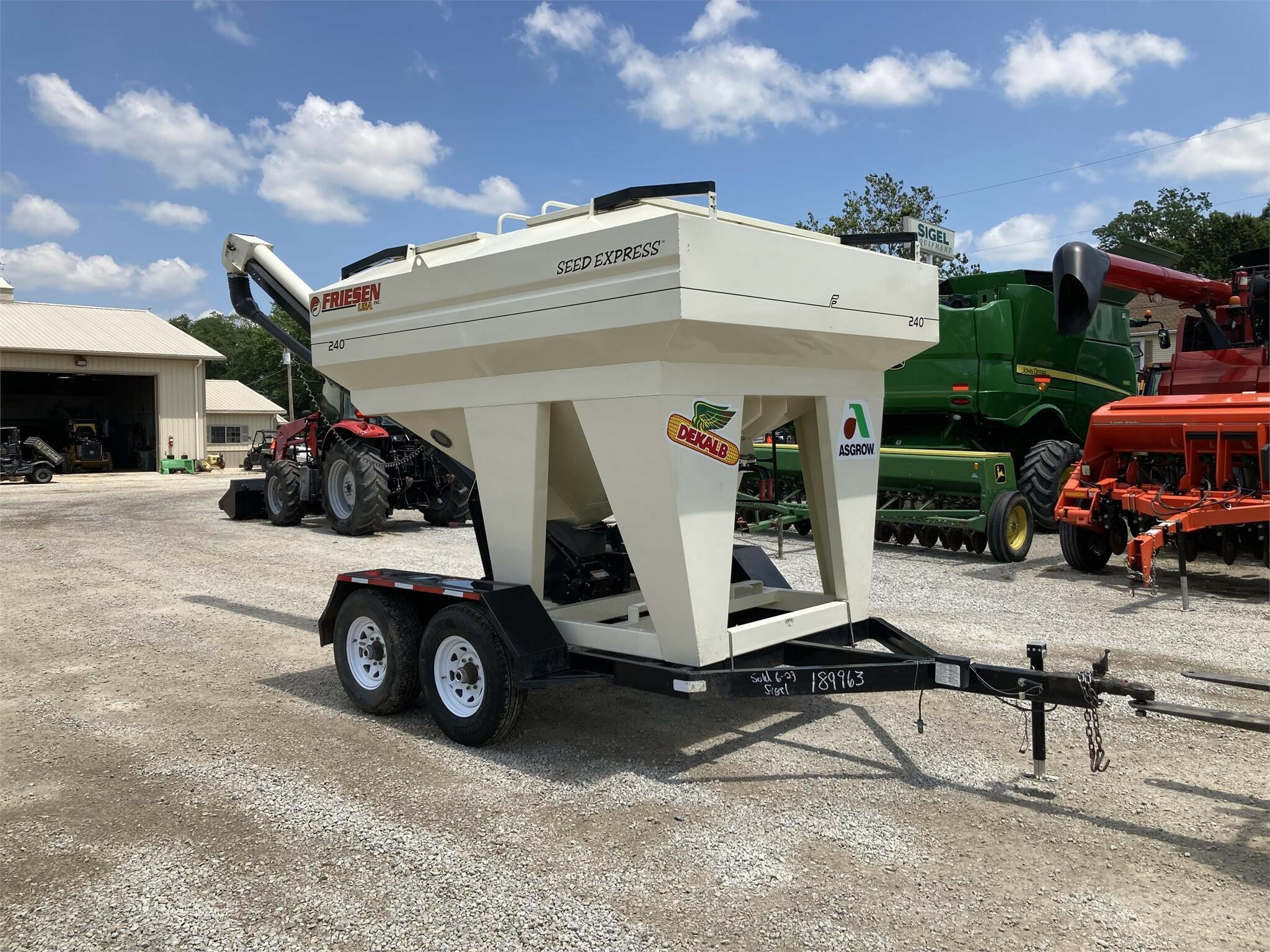  Friesen 240 Seed Tender