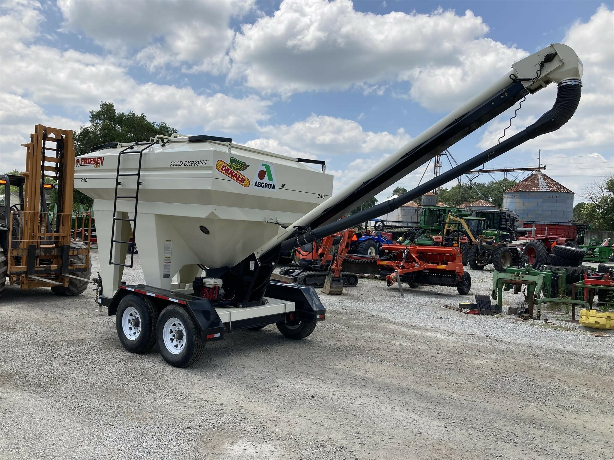  Friesen 240 Seed Tender