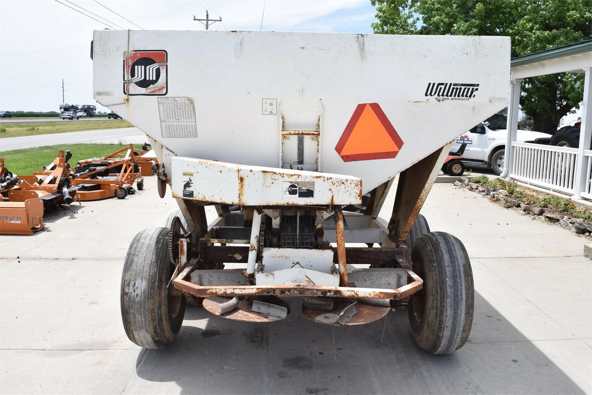 Willmar S500 PullType Fertilizer Spreader 4,250 Machinery Pete