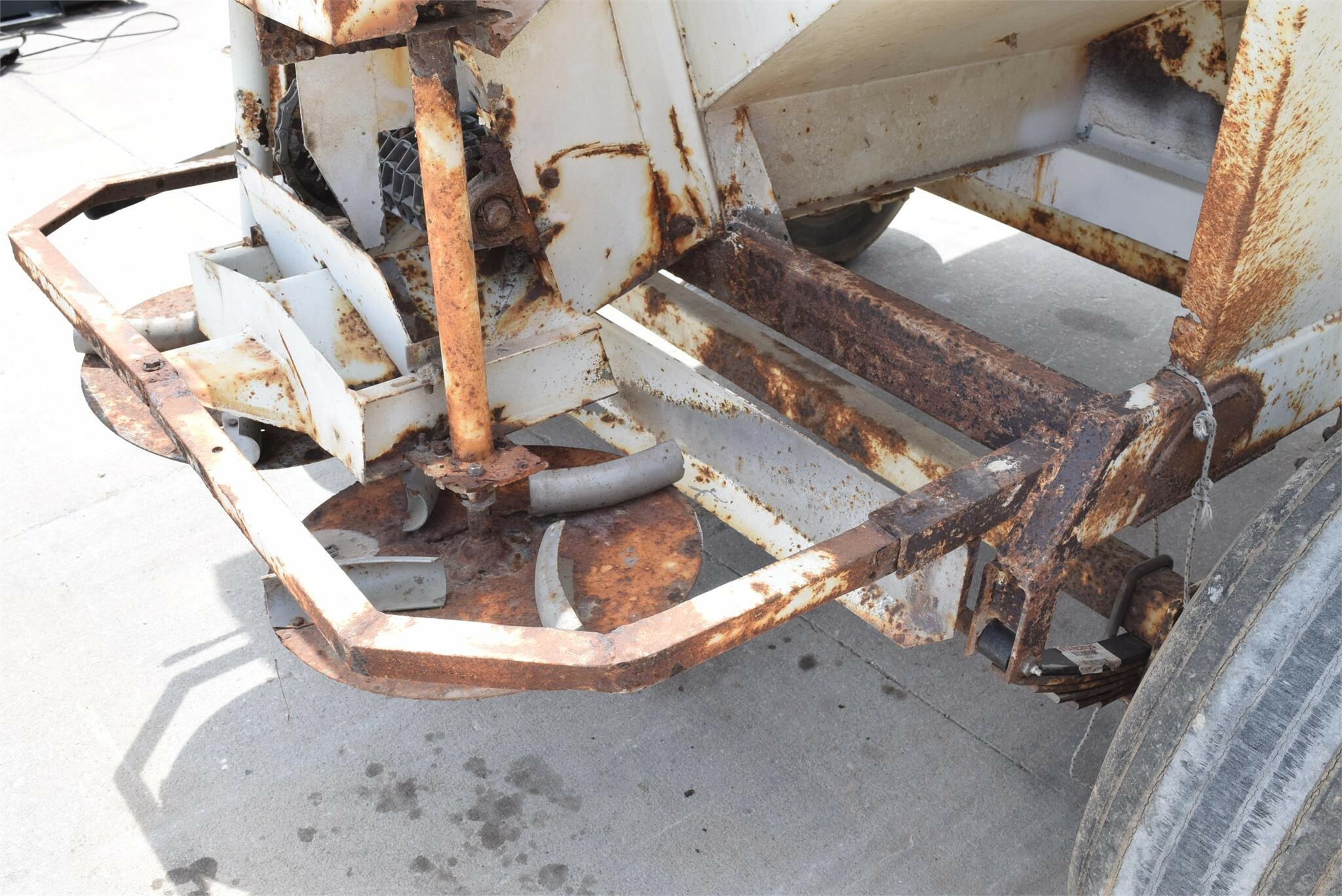 Willmar S500 PullType Fertilizer Spreader 4,250 Machinery Pete