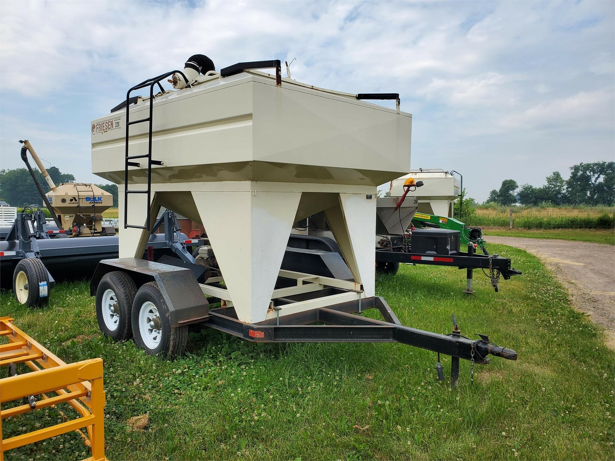  Friesen 220 Seed Tender