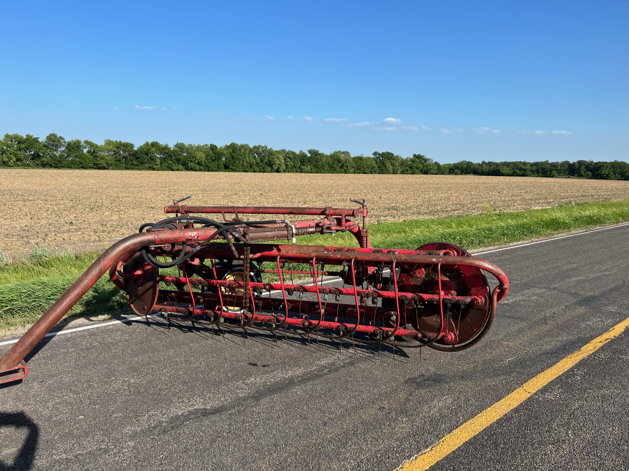 Massey Ferguson 36 SelfPropelled Windrowers and Swather 800