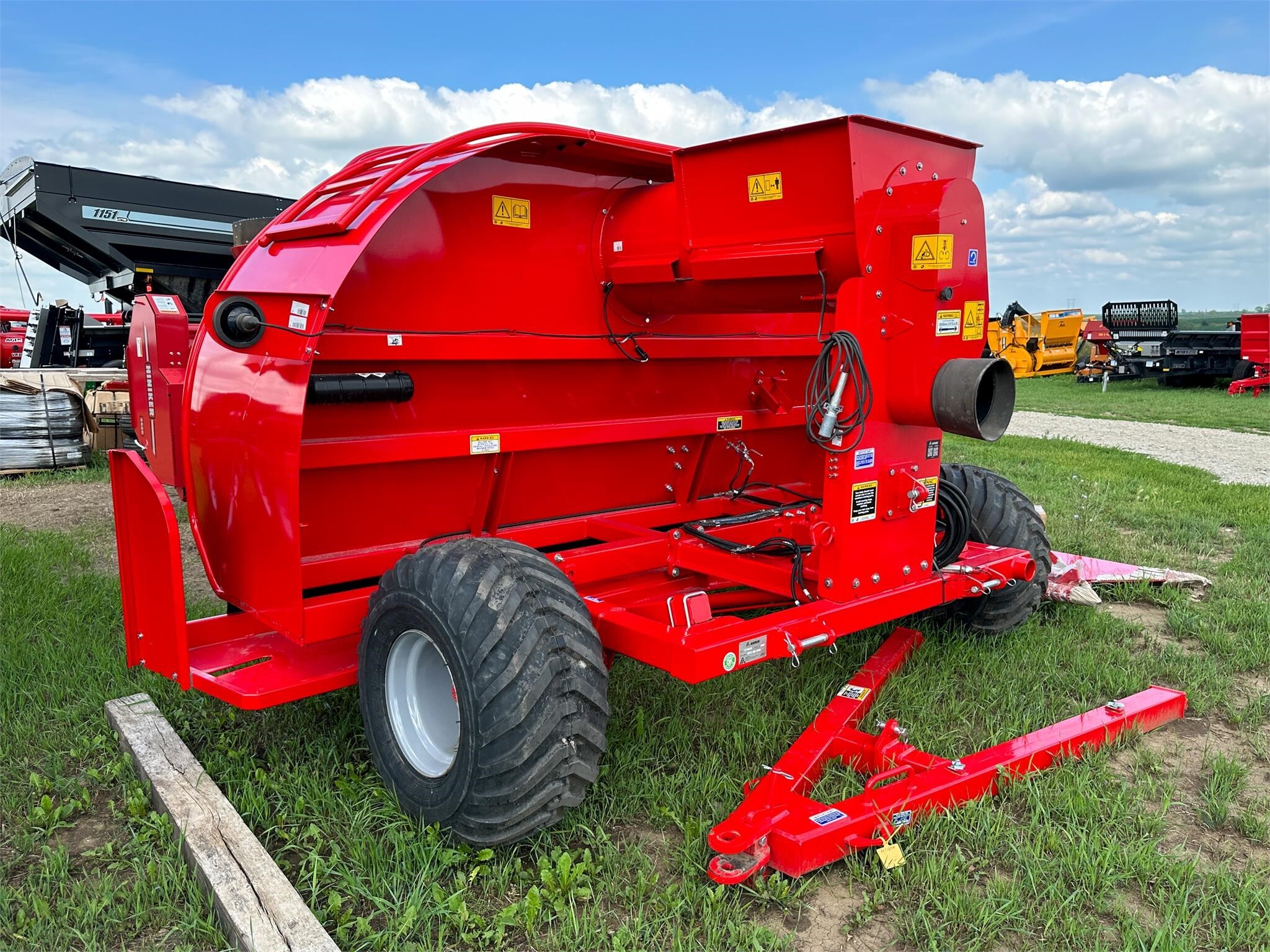 2026 Akron GTT5010 Grain Bagger