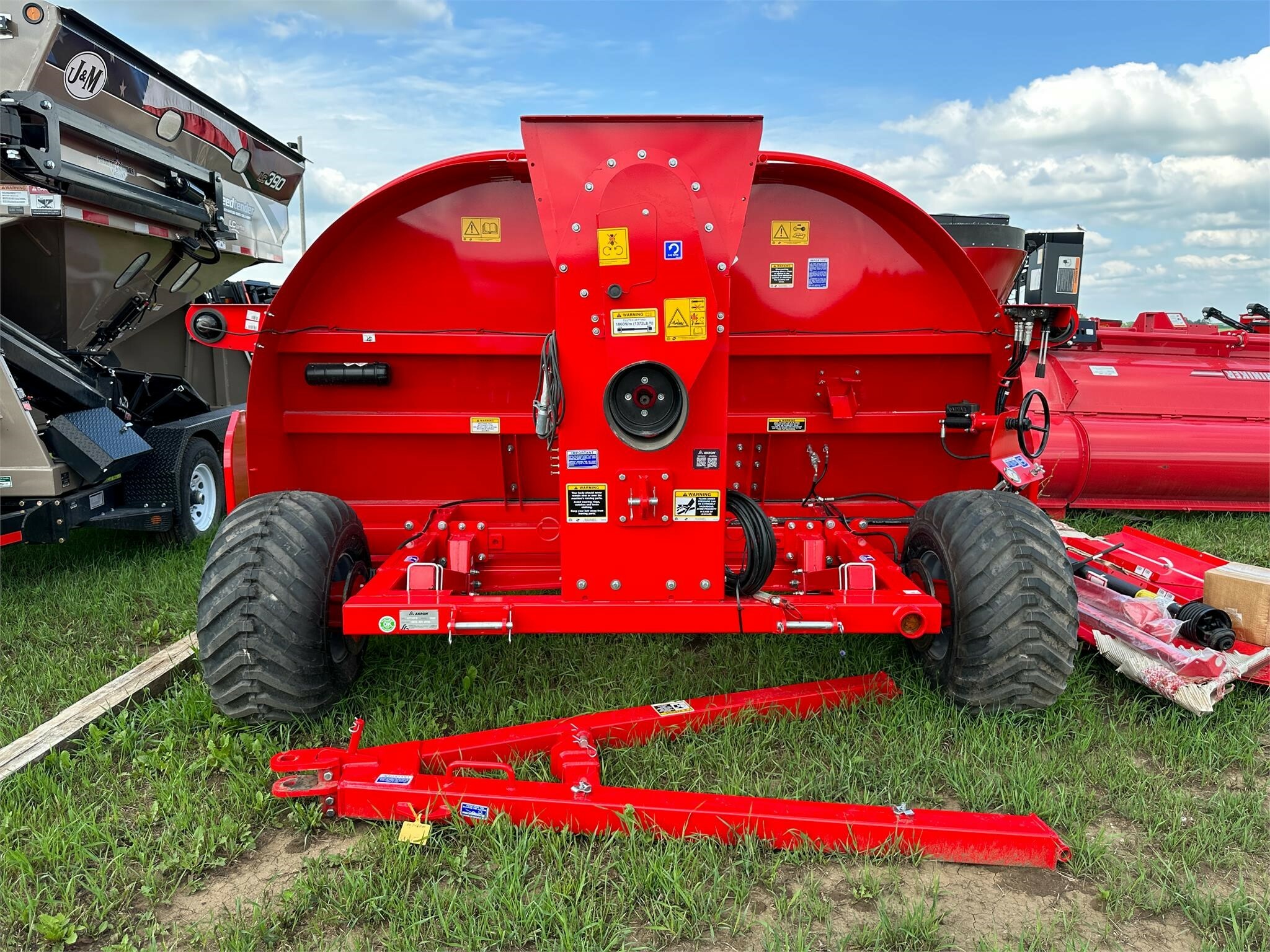 2026 Akron GTT5010 Grain Bagger