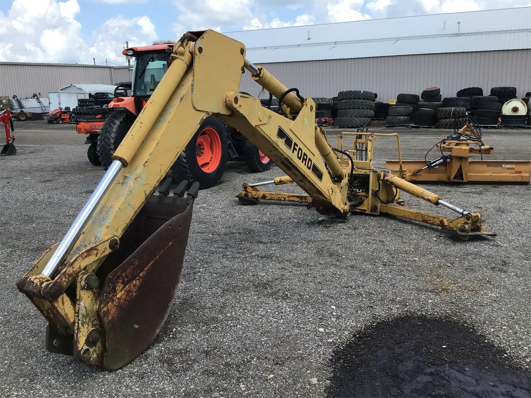  Ford 755 Backhoe