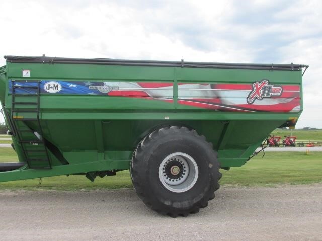2023 J&M 1132-22S Grain Cart